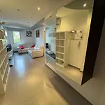 App4Rent Grey - Family Apartment